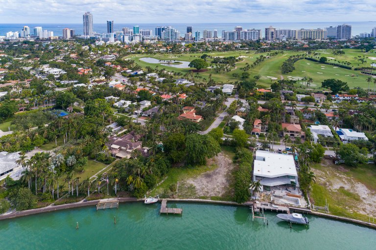 La “casa rosada” de Pablo Escobar en Miami que se vendió por 11 millones de dólares
