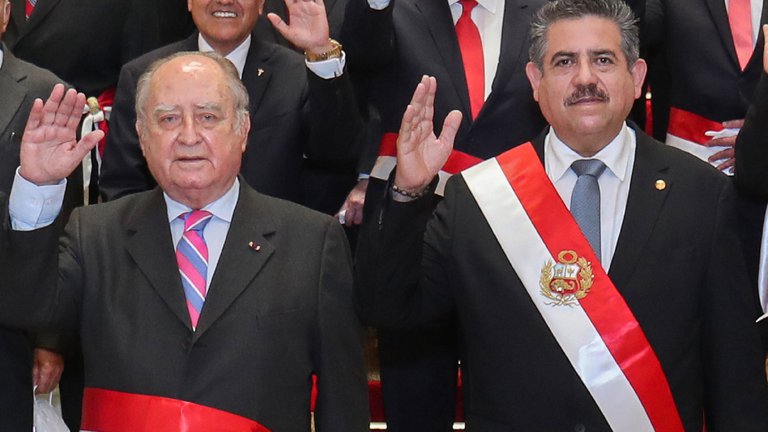 Expresidente peruano Manuel Merino fue denunciado por homicidio tras la muerte de dos manifestantes