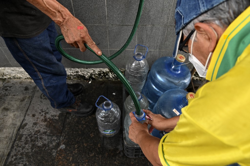 Al menos 70% de los venezolanos no ha tenido agua potable a diario en la pandemia (Video)