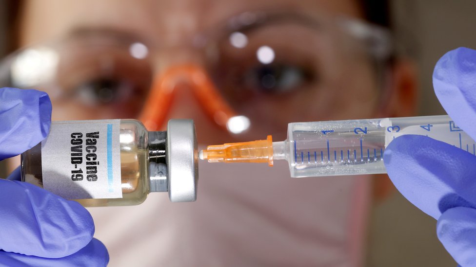 Estadounidenses adoptan un enfoque de esperar para ver qué pasa con la vacuna contra el Covid-19