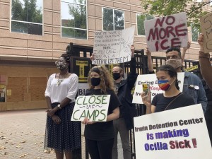 Al menos 40 mujeres migrantes presentaron una demanda por presunto abuso médico en el centro de detención de ICE