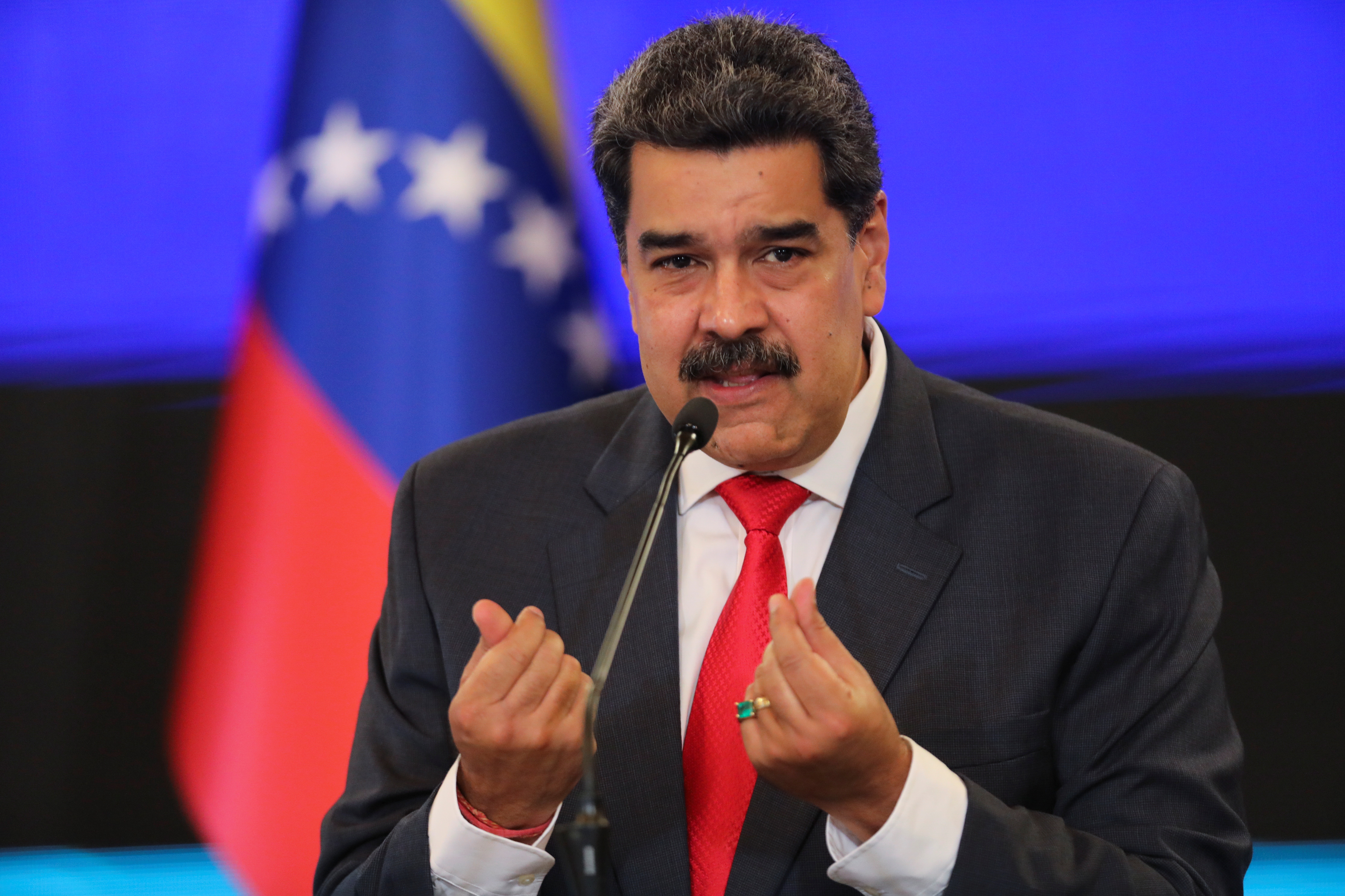 El dólar no es ni será la moneda oficial en Venezuela, advierte Maduro