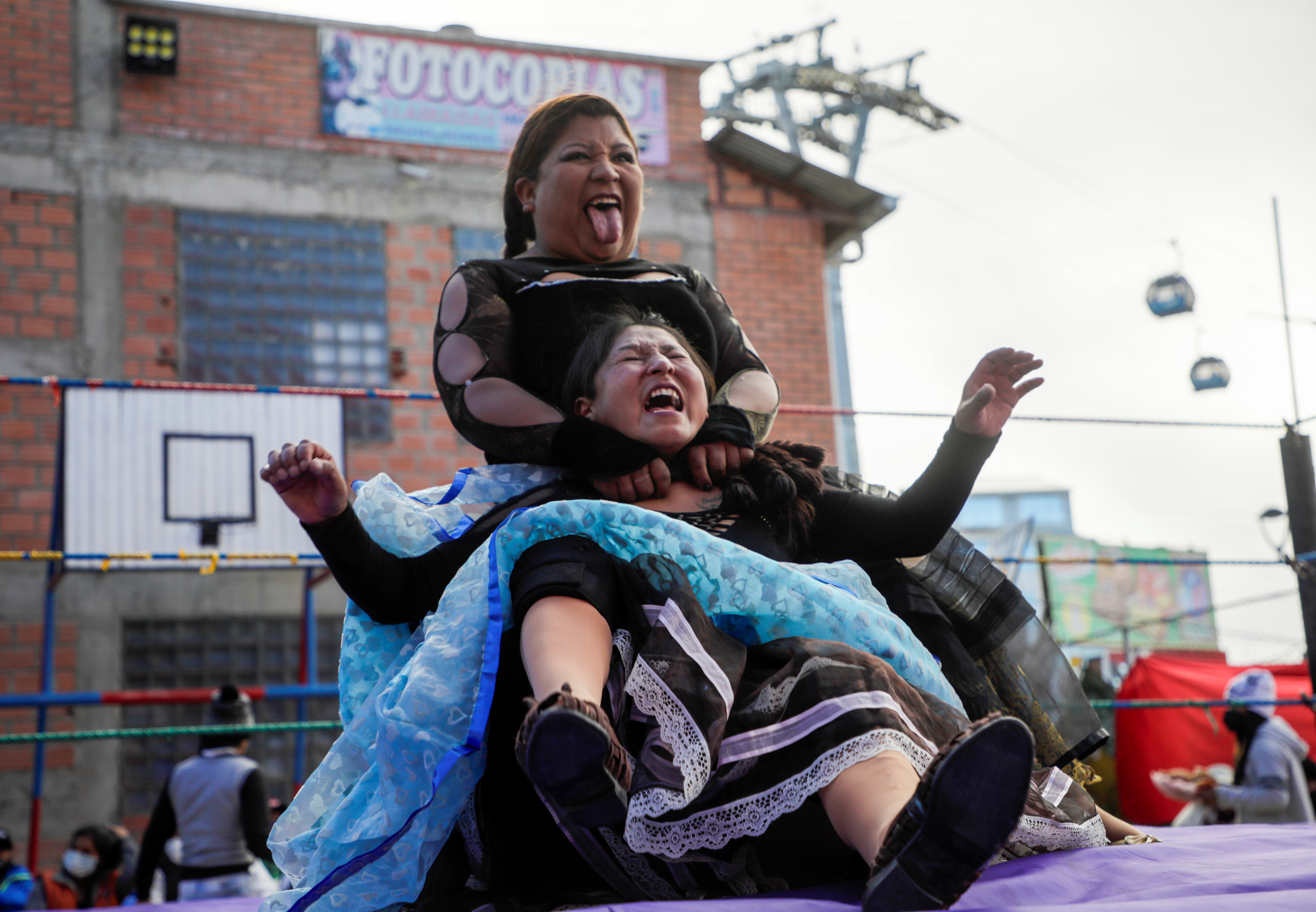 Cholitas luchadoras de Bolivia regresan al ring derrotando a la pandemia (FOTOS)