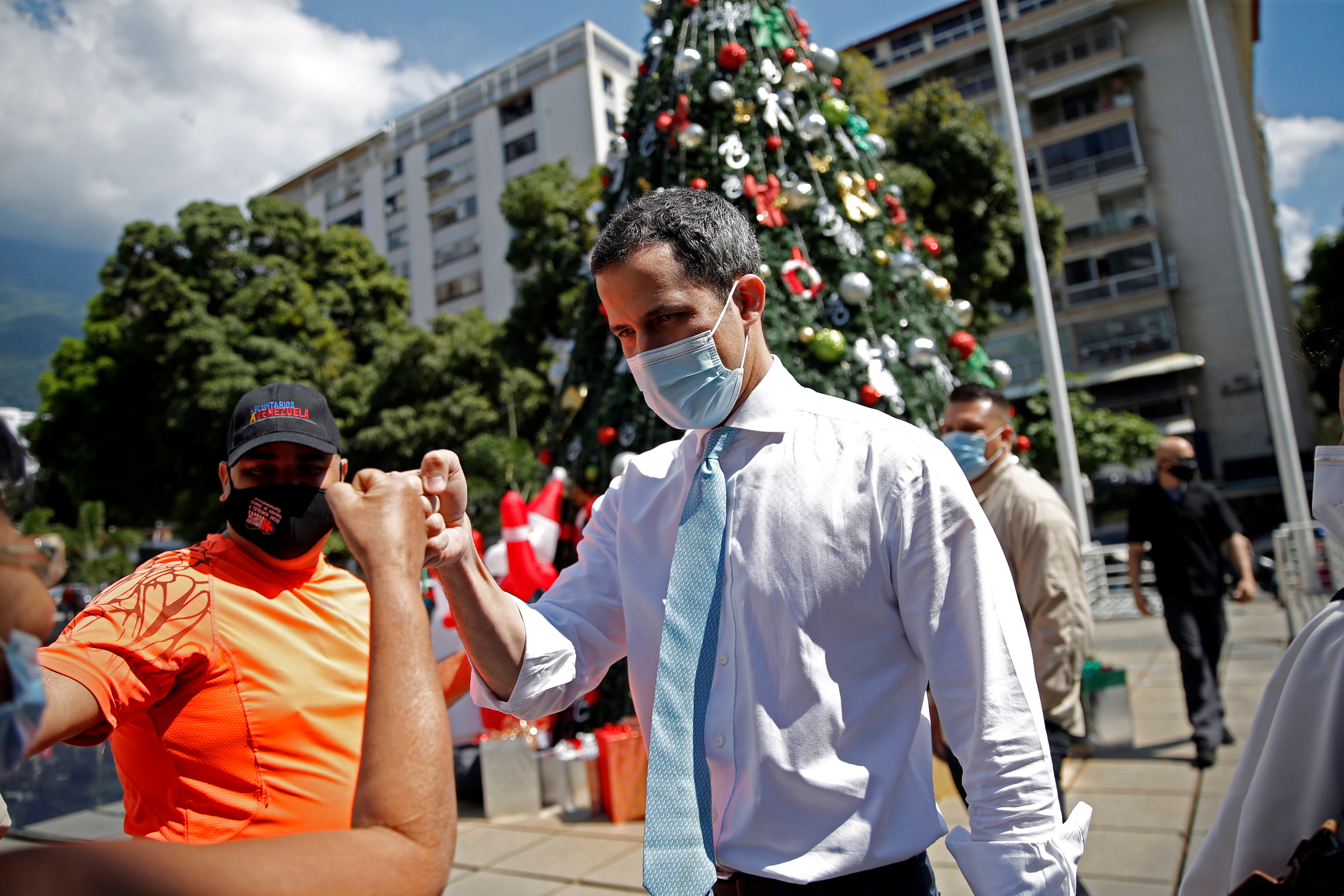 Venezolanos asisten a la Consulta Popular promovida por Guaidó en rechazo al fraude electoral de Maduro