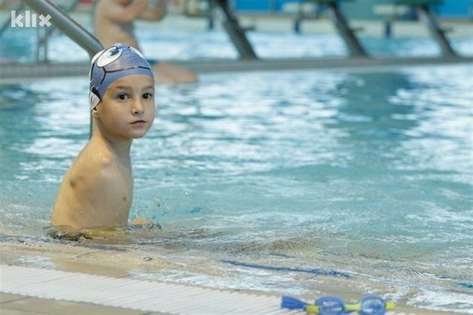 Ismail, un niño de 10 años, sin brazos, “Deportista del Año” en Bosnia