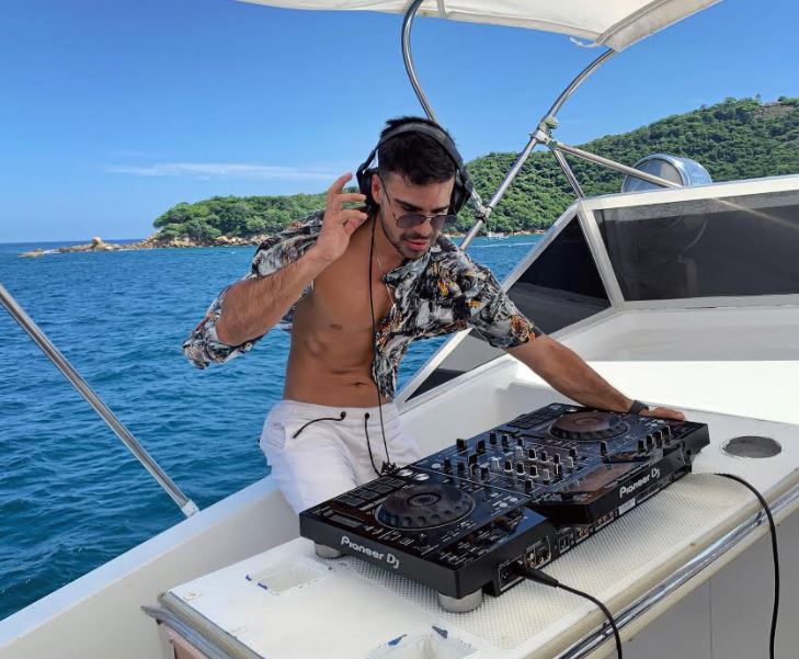 El influencer Jonathan Rangel se lanza como Dj y estrena su set “Calor”