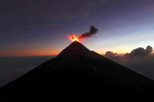 El volcán de Fuego de Guatemala registra hasta 12 explosiones por hora
