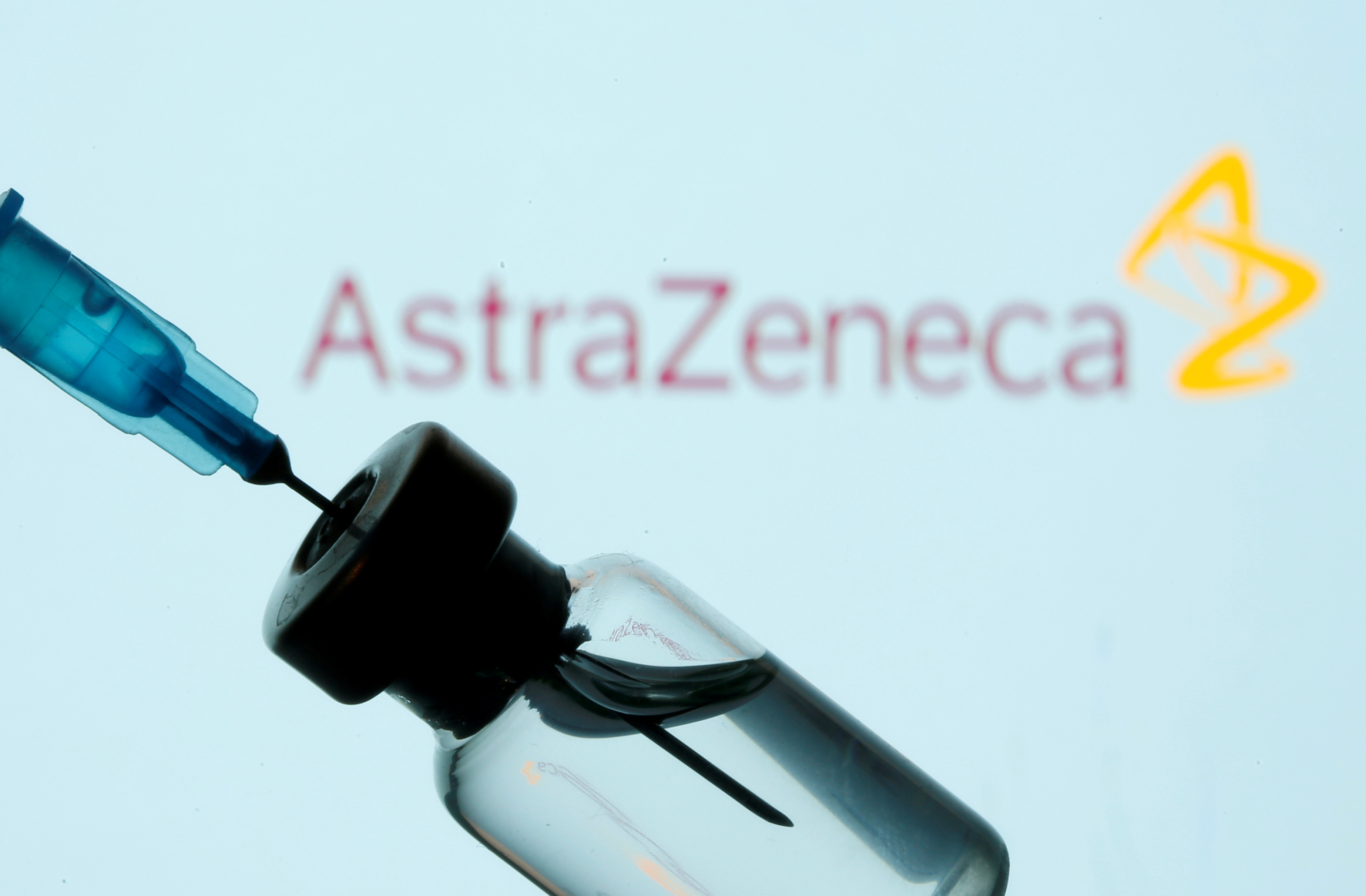 AstraZeneca pide a la Unión Europea autorización para su vacuna