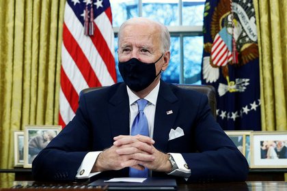 Gobierno de Biden negocia con los republicanos para aprobar un billonario paquete de ayuda