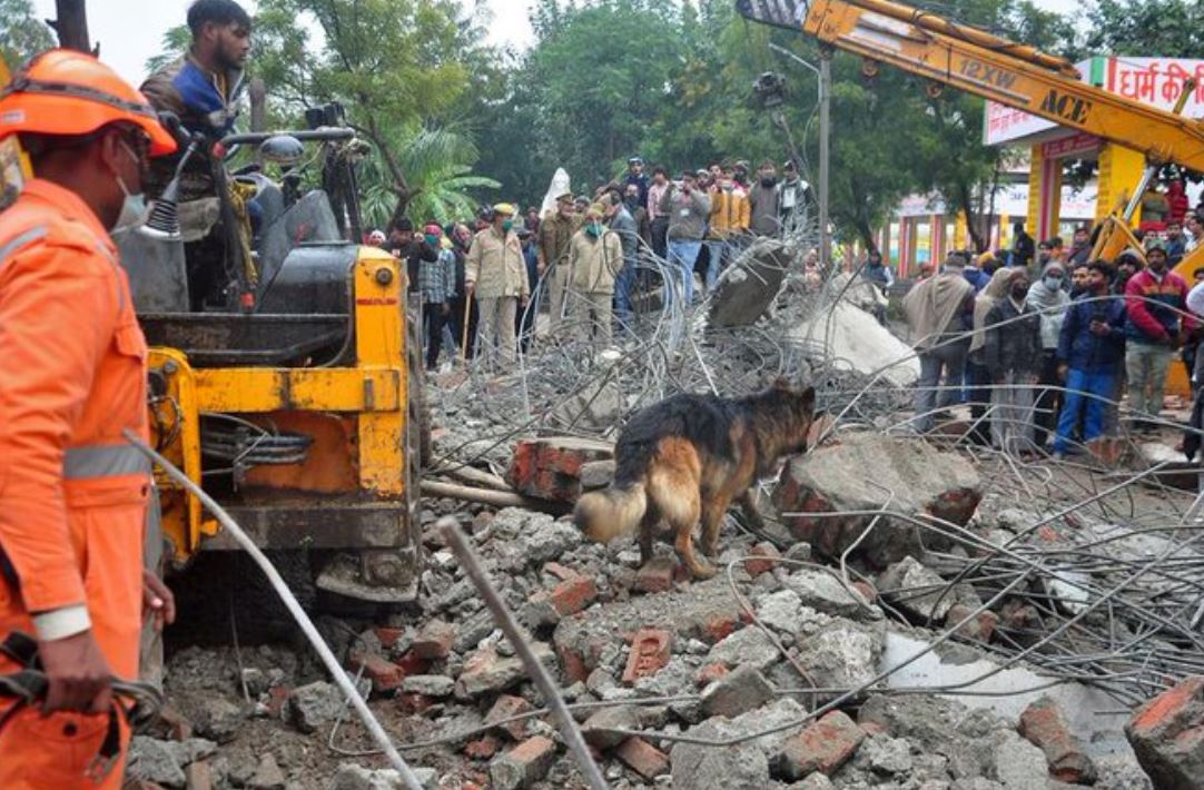 Colapso del techo de un crematorio dejó 23 muertos en India