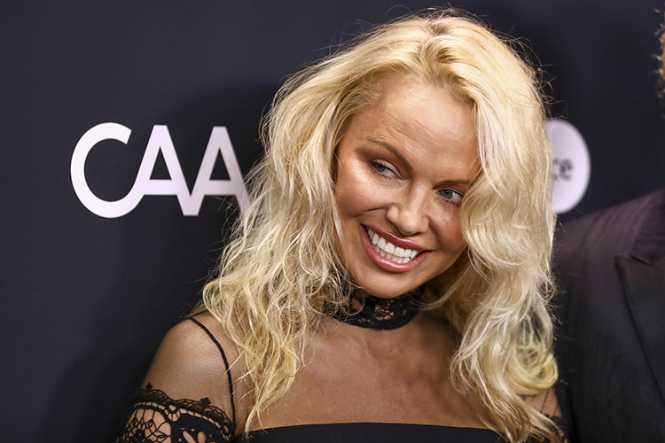 En pandemia y en secreto: Pamela Anderson se volvió a casar