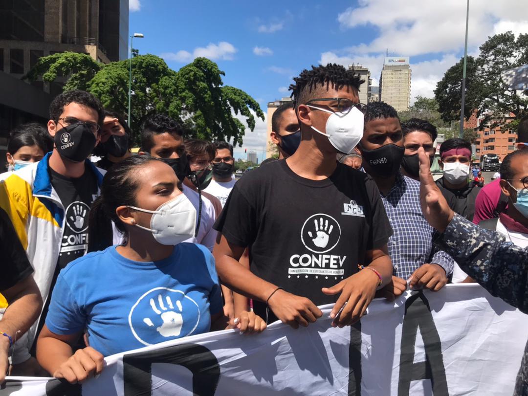 Estudiantes protestaron en Caracas ante la vulneración de la calidad de vida en Venezuela