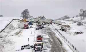 Choque entre más de 40 vehículos dejó varios heridos en Iowa