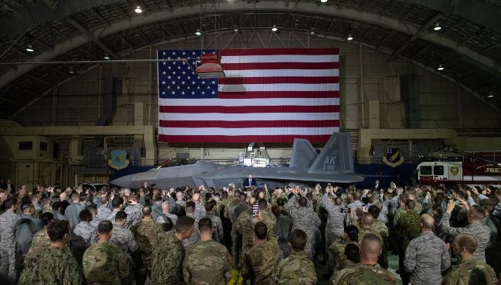 Ingreso de intruso a base militar plantea problemas de seguridad de fuerza aérea de EEUU