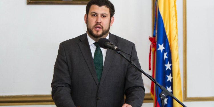 Smolansky lamentó desplazamiento forzado de venezolanos a Colombia