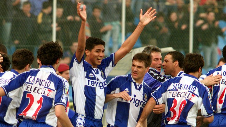 Fue dos veces botín de Oro y le enseñó a cabecear a Ronaldo, pero su carrera se derrumbó por las drogas