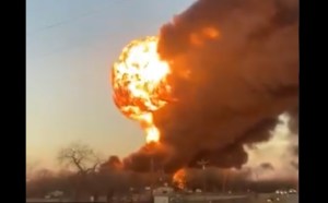 Una fuerte explosión se produce en Texas después de que un tren embistiera un camión articulado (VIDEO)