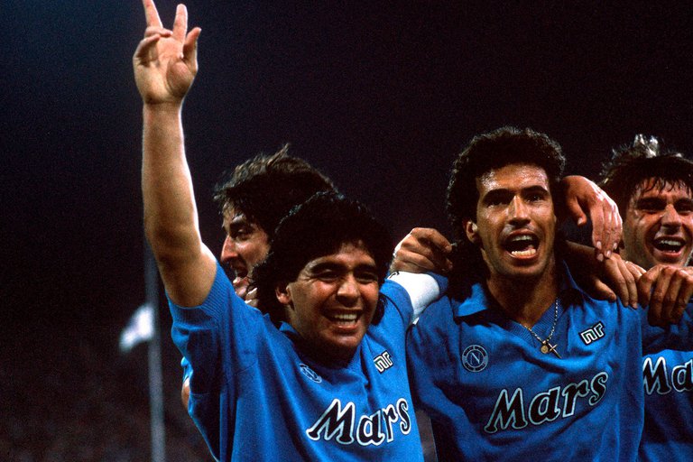 Ex compañero de Maradona en Napoli reveló cuánto costaría el “Pelusa” en la actualidad