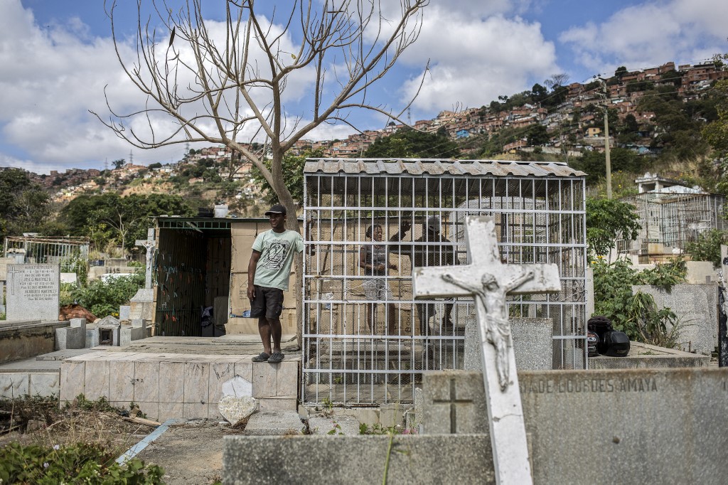 Cementerio de Venezuela profanado, un fúnebre hogar para personas sin techo (Fotos y Video)