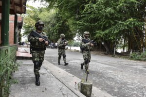 Militares venezolanos actúan abiertamente en colaboración con el ELN en la guerra que la guerrilla libra en la frontera