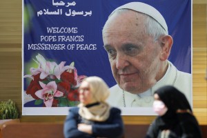 El papa Francisco dice que mantiene su viaje a Irak pese a ataque con cohetes