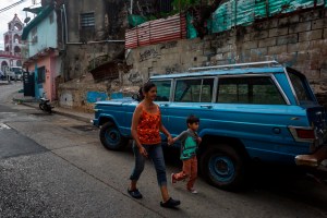Abuelos como padres: el fenómeno de crianza que desató la diáspora venezolana, según Cecodap
