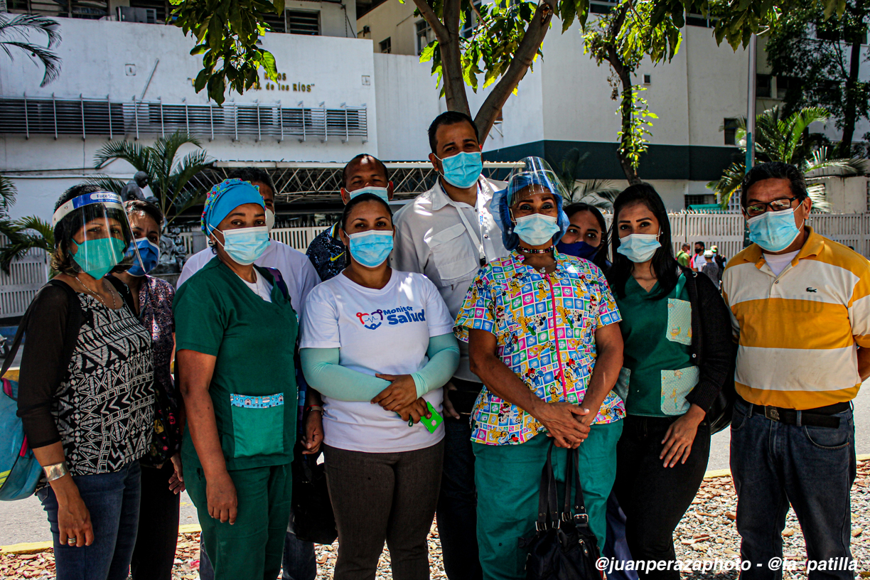 Trabajadores del hospital JM de Los Ríos protestaron en las afueras del hospital (Fotos y videos)