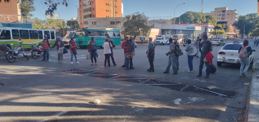 Intensa protesta por transporte público en Los Dos Caminos dio frutos