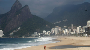 Playas de Río de Janeiro, desiertas tras cierre para contener al Covid-19 (Fotos)