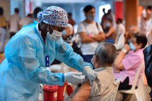 El lento camino de la vacunación anticovid en Latinoamérica a 100 días de su inicio
