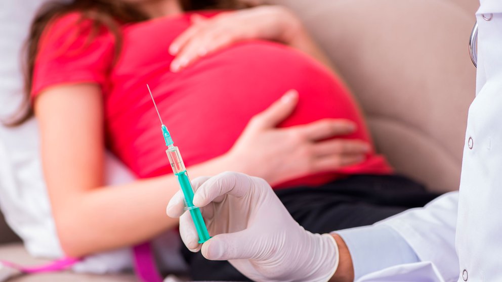 Embarazadas con la vacuna antiCovid transmiten anticuerpos a sus bebés, aseguran expertos