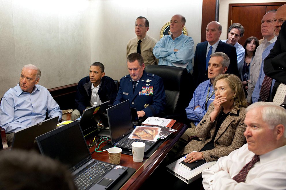 La foto más famosa de la Sala de Situación del día que mataron a Bin Laden: Quién es quién y dónde están ahora