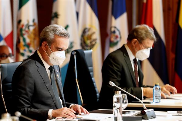El presidente dominicano denunció en la XXVII Cumbre Iberoamericana un presunto “acaparamiento” de vacunas