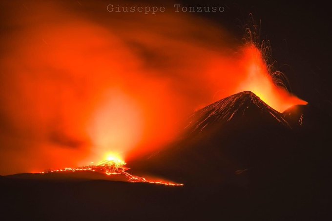 Nueva erupción del volcán Etna, con emisión de lava y columna de cenizas (VIDEO)