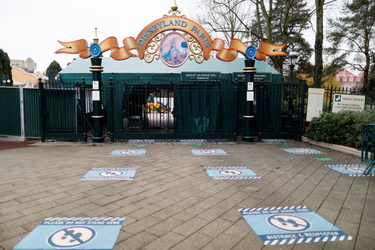 Disneyland París será un centro de vacunación contra el coronavirus: Inmunizará a mil personas por día