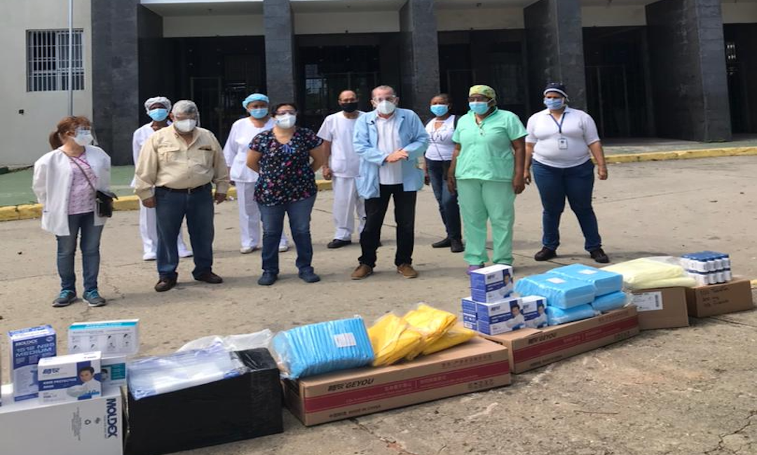 Médicos Unidos de Venezuela entregó material de protección al personal sanitario de Vargas