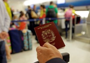 ¿Qué hay detrás de la tarifa de los pasaportes del Saime “anclada” al petro?