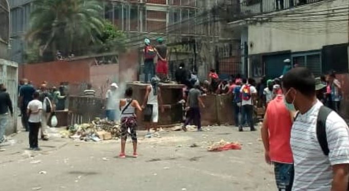 En imágenes: Trabajadores informales protestaron en Las Adjuntas por la “cuarentena radical” de Maduro #5Abr