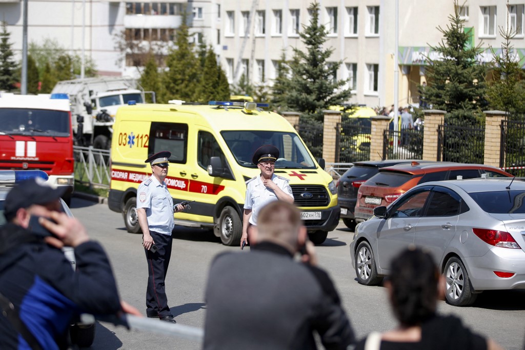 Putin ordena revisar normativa de permisos de armas tras masacre en escuela que dejó varios muertos