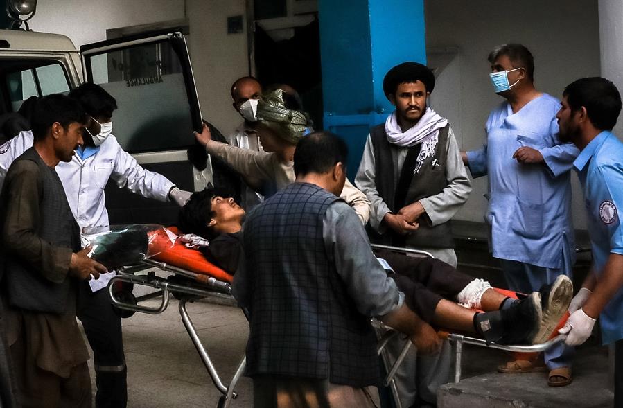 Aumentan a 85 los muertos por el atentado con explosivos contra una escuela femenina en Afganistán