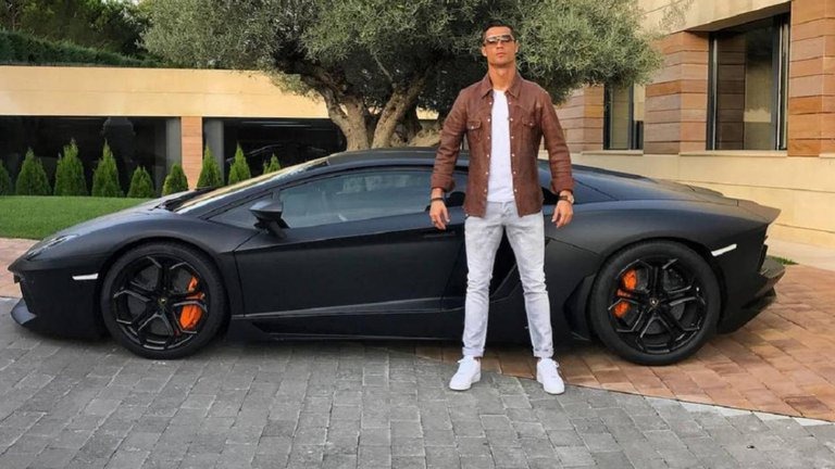 El video que probaría que Cristiano Ronaldo se va de la Juventus: La decisión que tomó con sus autos de lujo