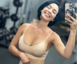 Apretadito y rosadito: El sensual vestido de Imaray Ulloa, la sexy cubana de Instagram