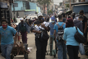 Bloomberg: Vendedores de cigarrillos en Caracas son comerciantes de divisas disfrazados