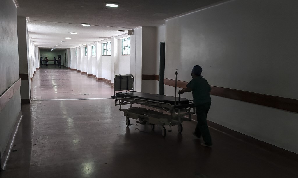 Personal de salud aseguró que más del 50% de los hospitales de Caracas están sin agua