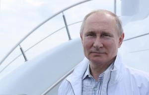 Putin premia a creadores de la vacuna Sputnik V en celebración del “Día de Rusia”