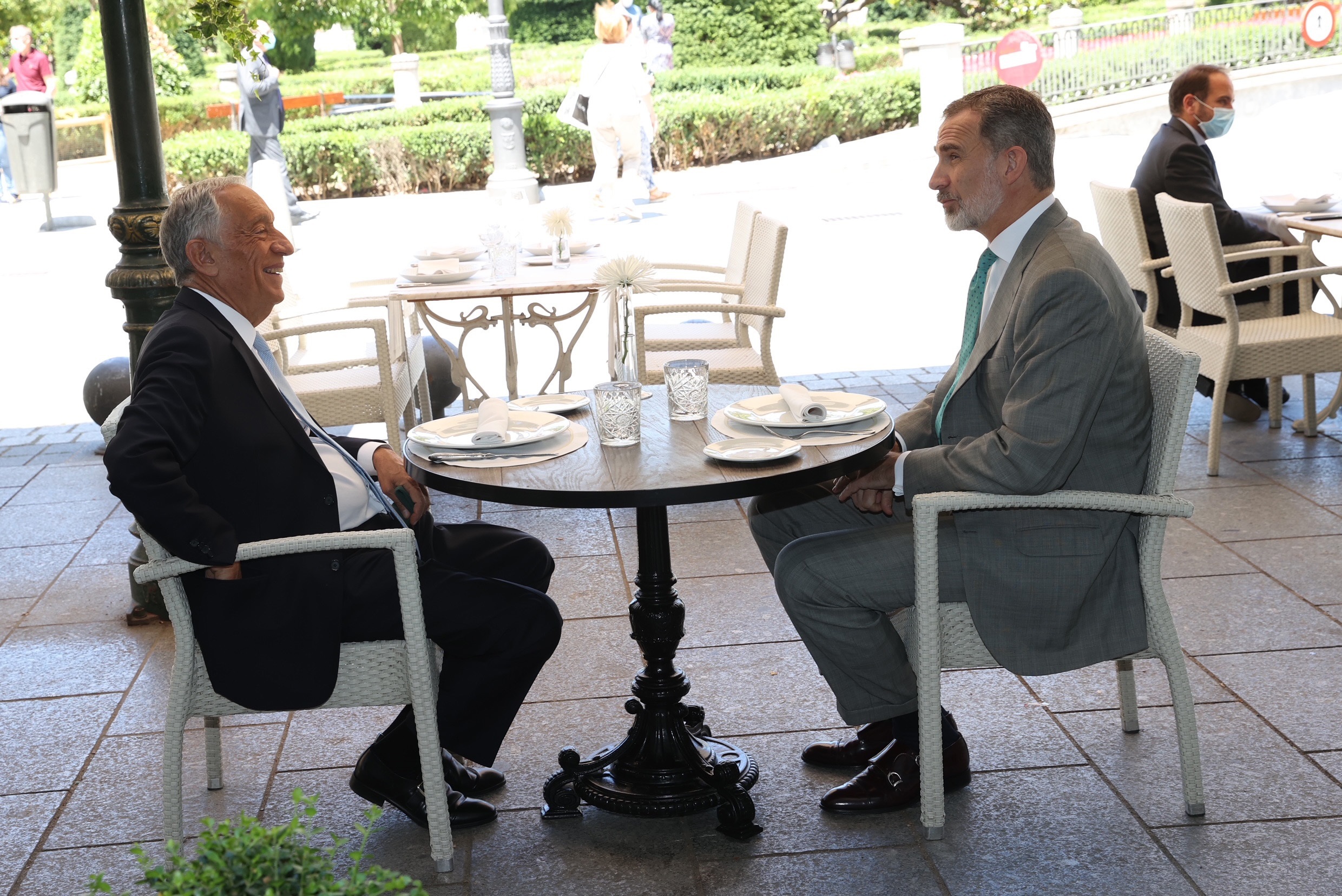 Felipe VI y Rebelo de Sousa comen en una terraza tras reunirse en Madrid (Foto y Video)