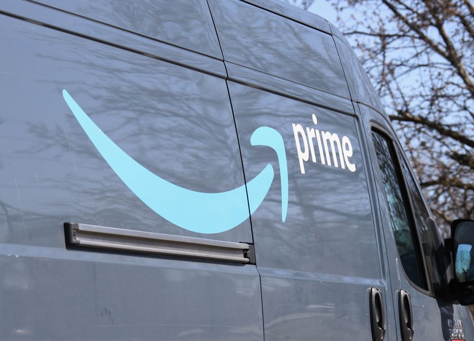 Empleado de Amazon fue baleado dentro de su camión en Nueva York