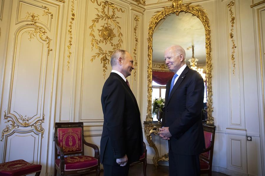 Biden afirma que acordó con Putin recurrir a la diplomacia sobre Ucrania