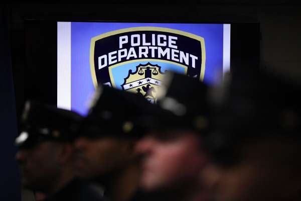 Mujer acusó a ex compañeros policías de abuso sexual en cuarteles de Nueva York