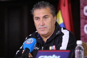 Peseiro espera mejoras en La Vinotinto para controlar a Suárez y a Uruguay en el Olímpico de la UCV